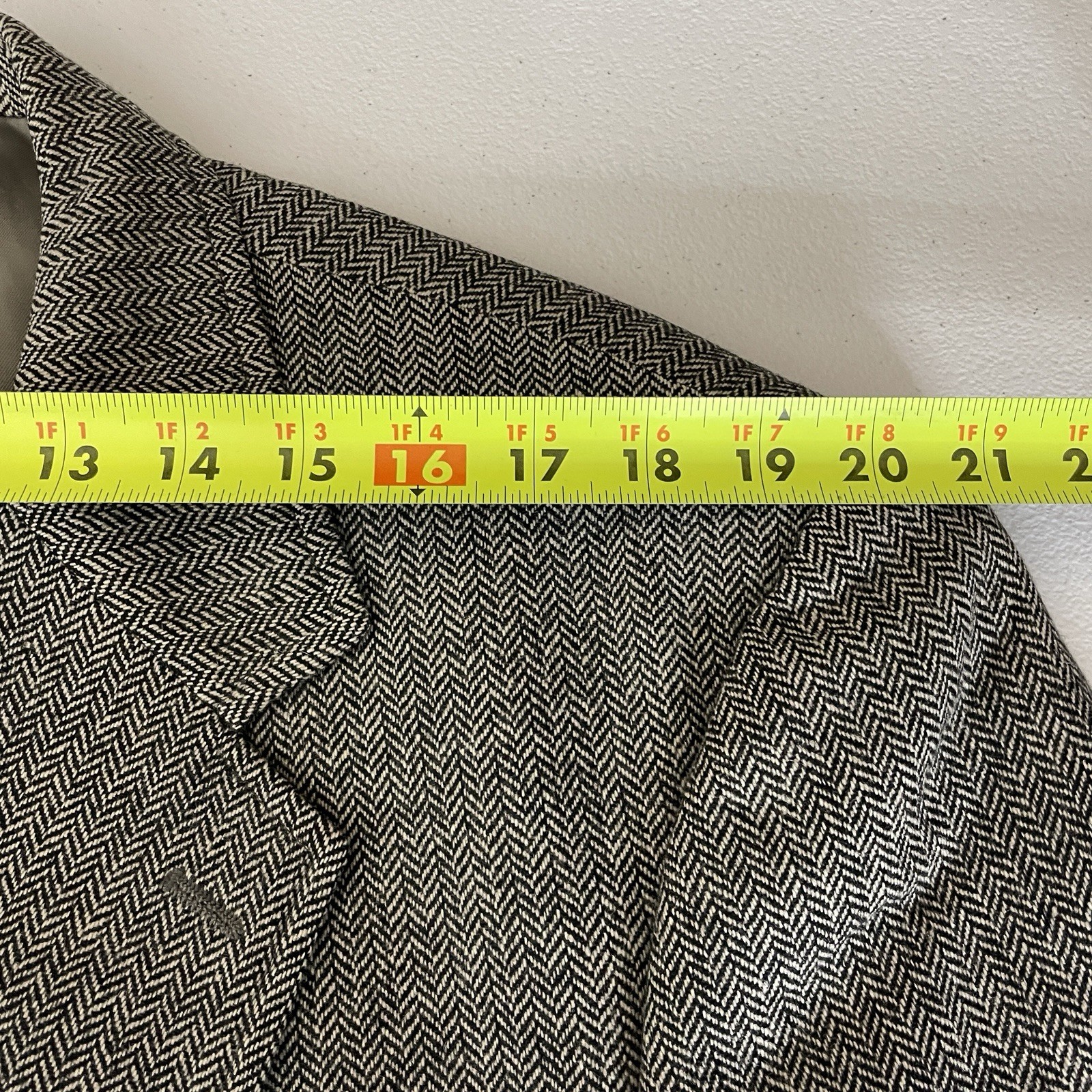 Brooks Brothers Sport Coat Mens 44R Gray Brown Herringbone Pure Wool Two Buttons
