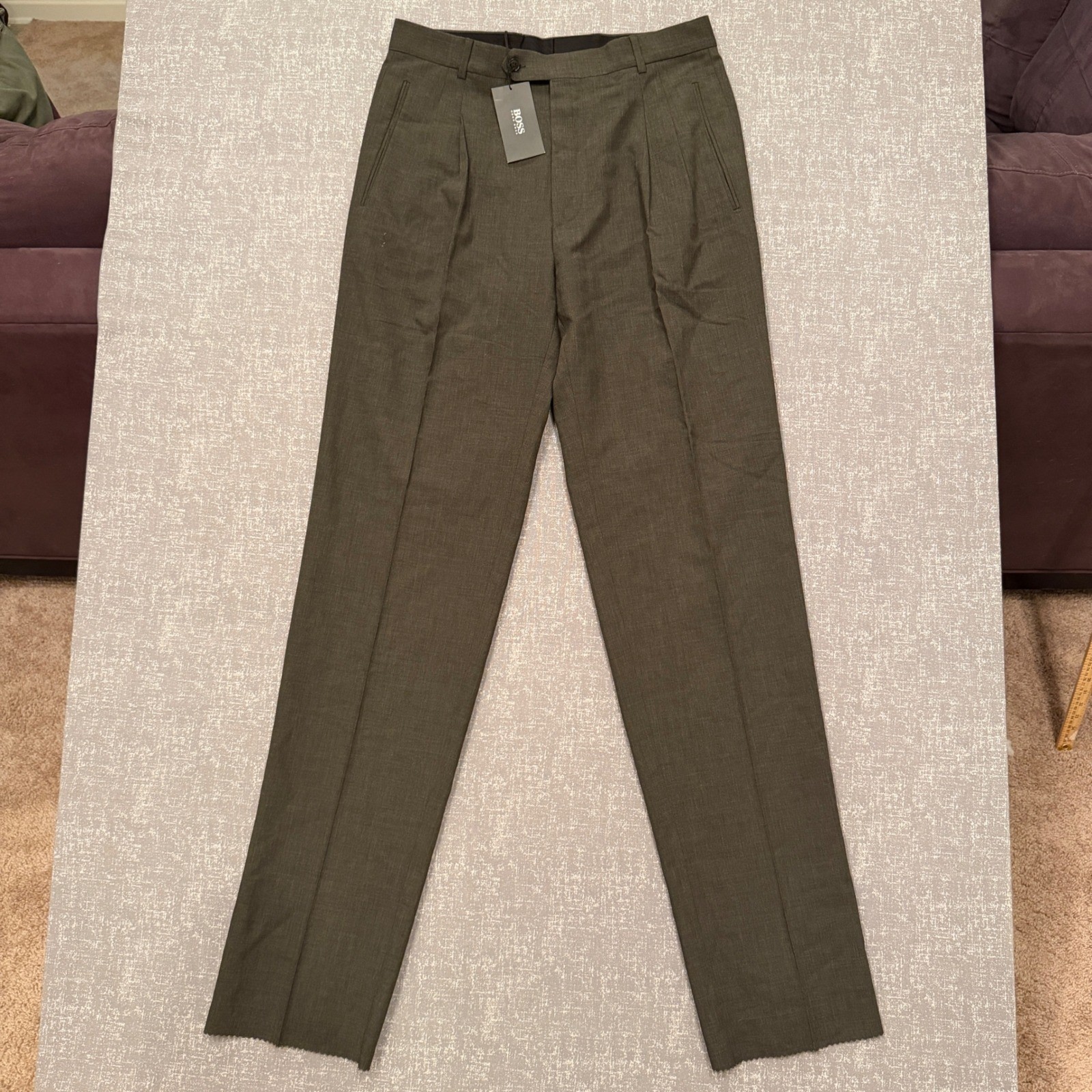 Hugo Boss Lopez US Mens 34R Virgin Wool Pleated Dress Pants Olive Brown Unhemmed