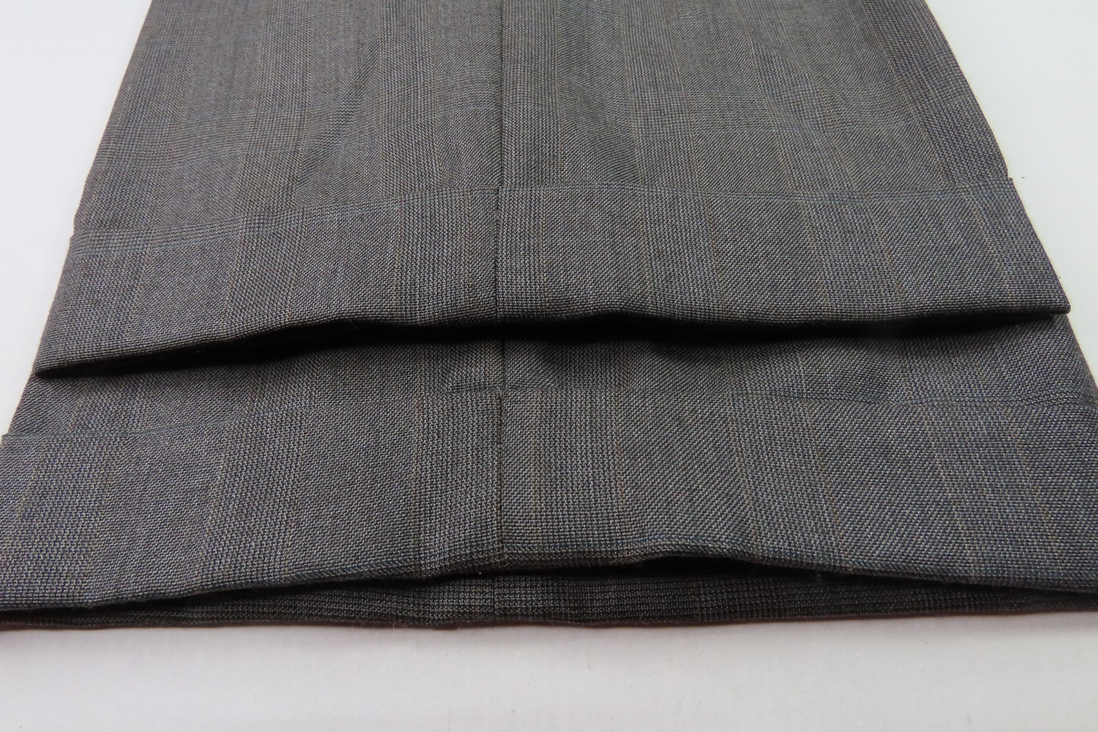 Jos.A.Bank Pure Wool Dark Brown Glen Plaid Two Piece Mens Suit 40×29 44 R