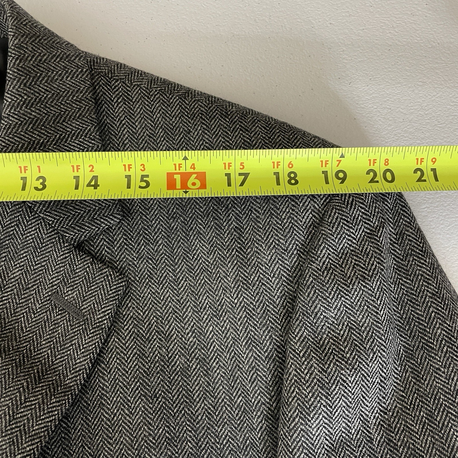 Lauren Ralph Lauren Sport Coat Mens 42L Gray Herringbone Tweed Wool Two Buttons