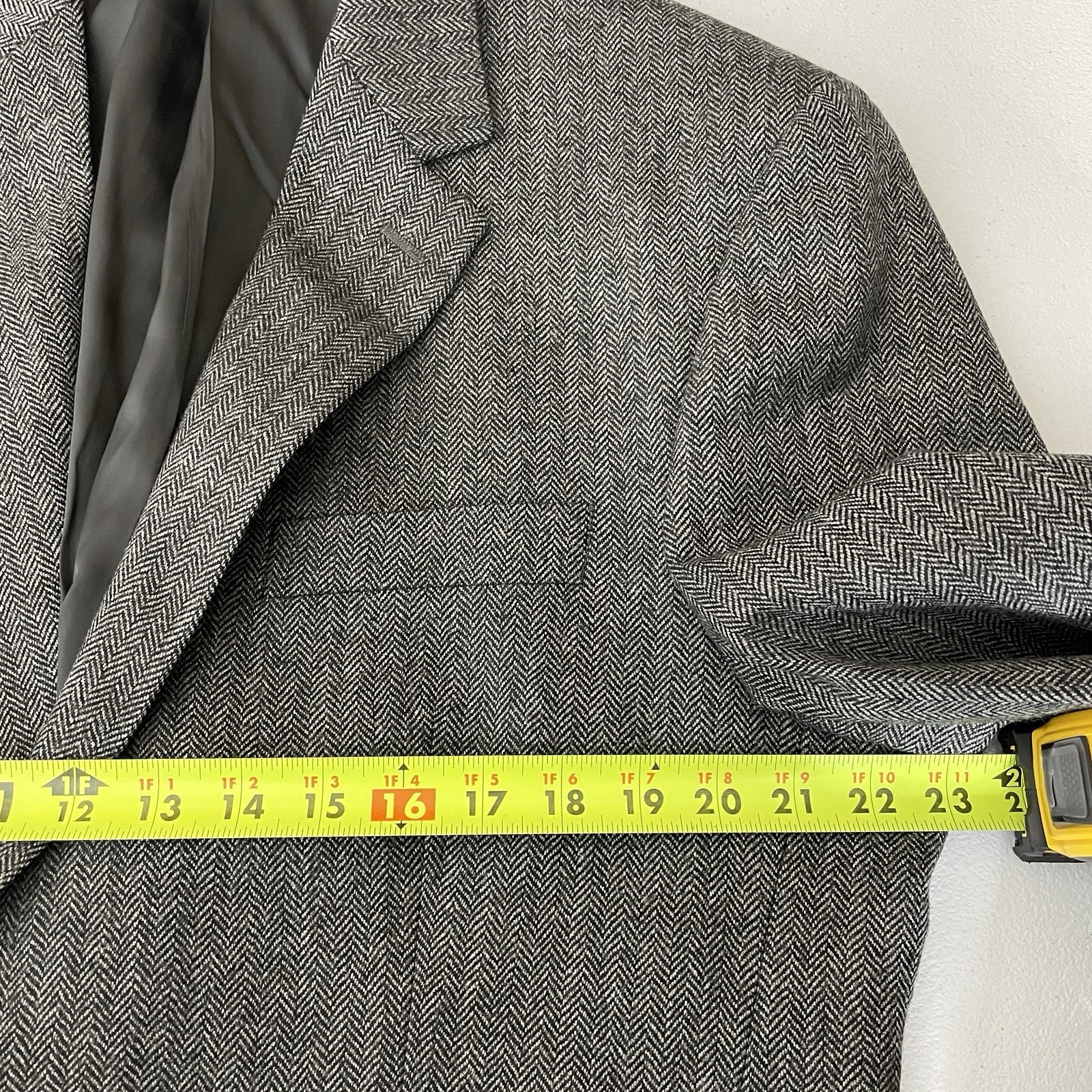Lauren Ralph Lauren Sport Coat Mens 42L Gray Herringbone Tweed Wool Two Buttons