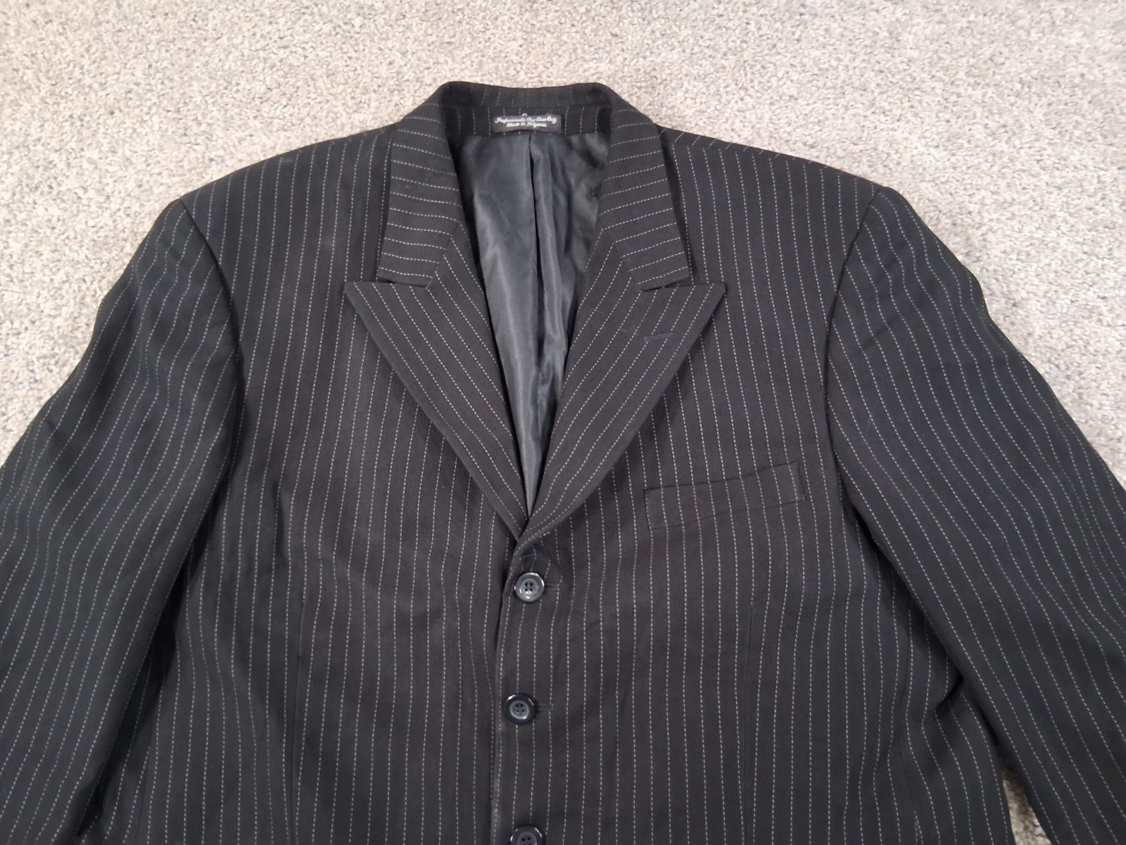 Vicci Uomo Mens Suit Coat 44R Pants 38×26 Black Stripe Polyester Blend