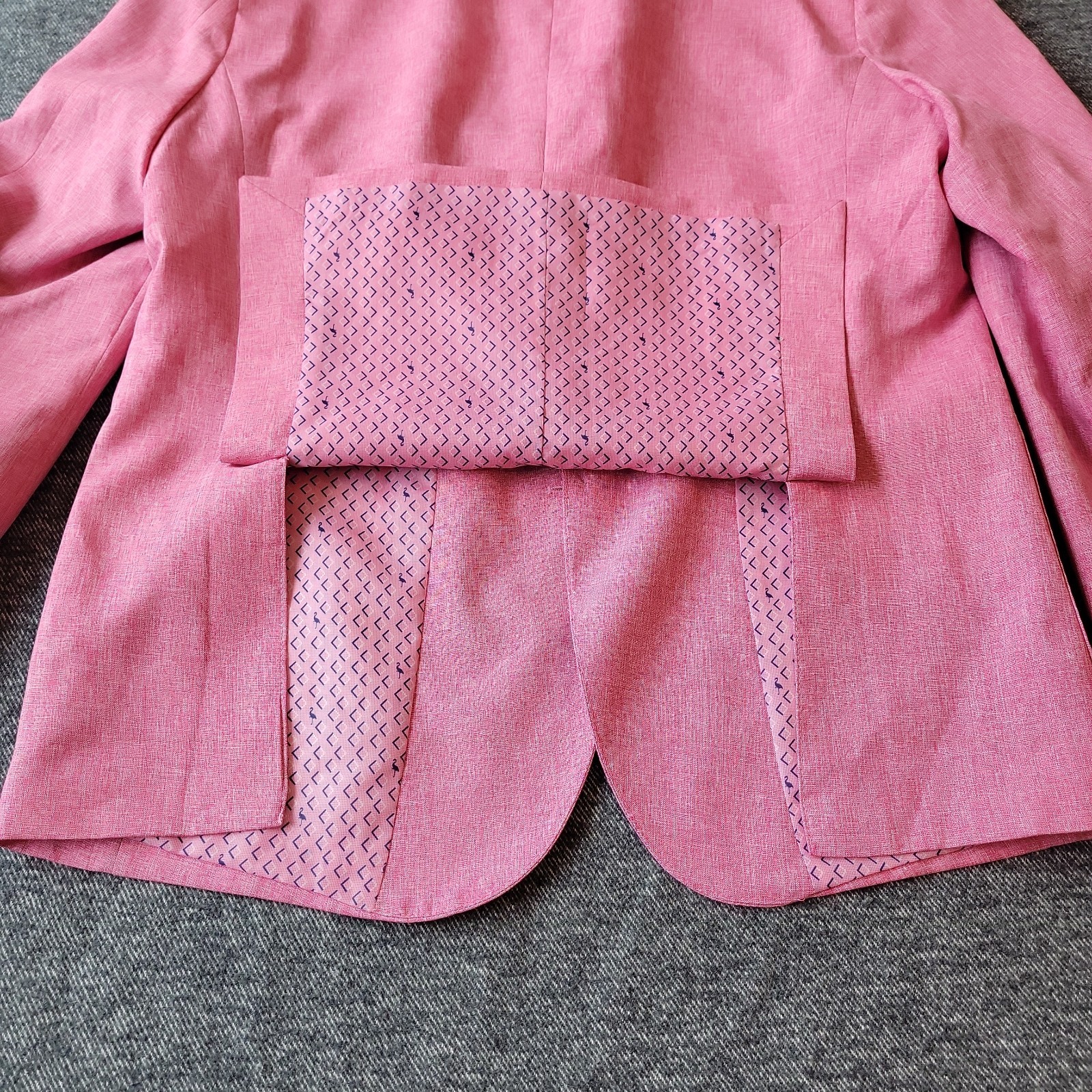 TailorByrd Jacket Men’s 40R Blazer Sport Coat Pink Chambray 2 Button Geometric