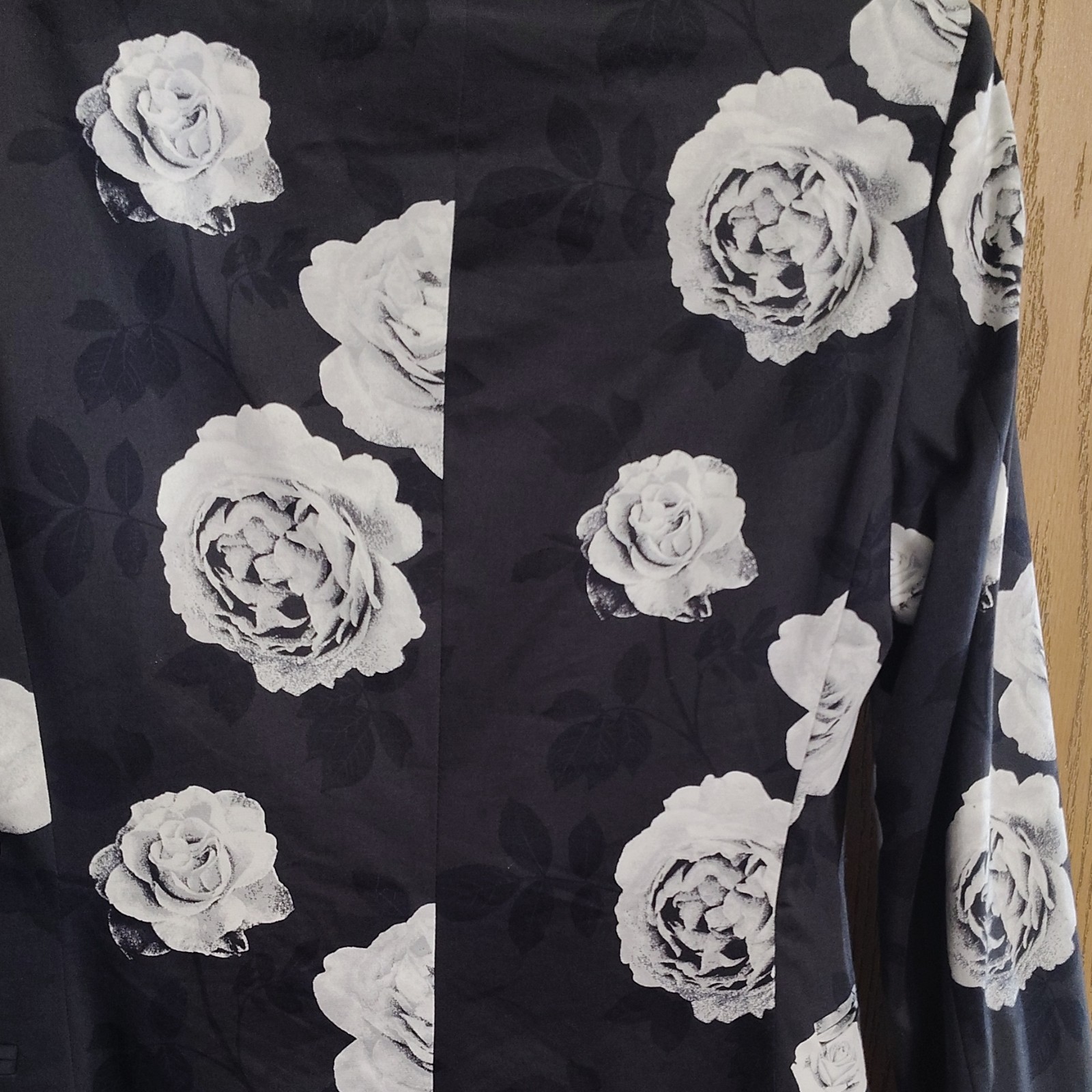 J. Ferrar Slim Fit Floral Blazer 36R Black White Cotton Spandex. Never Worn