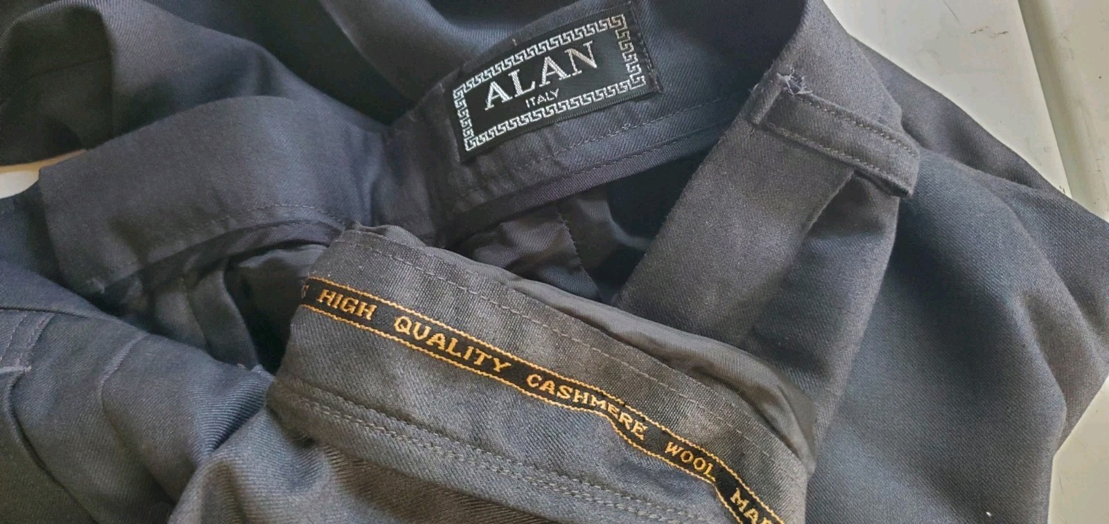 Alan Italy Custom Tailored Wool and Cashmere Blend 2 Pc. Suit Excellent