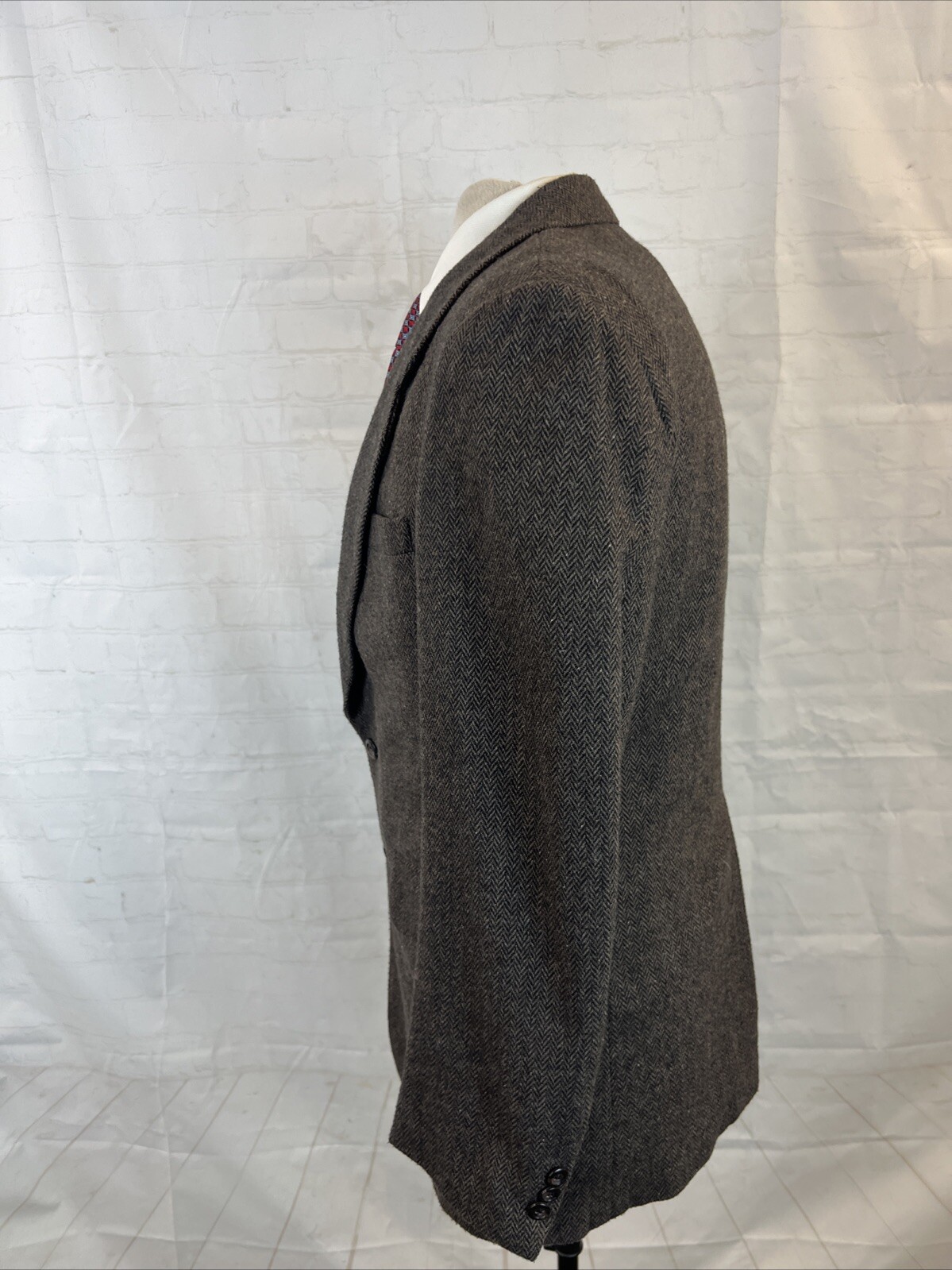 FALL/WINTER Jordache Men’s Dark Brown Herringbone Blazer 40R $395