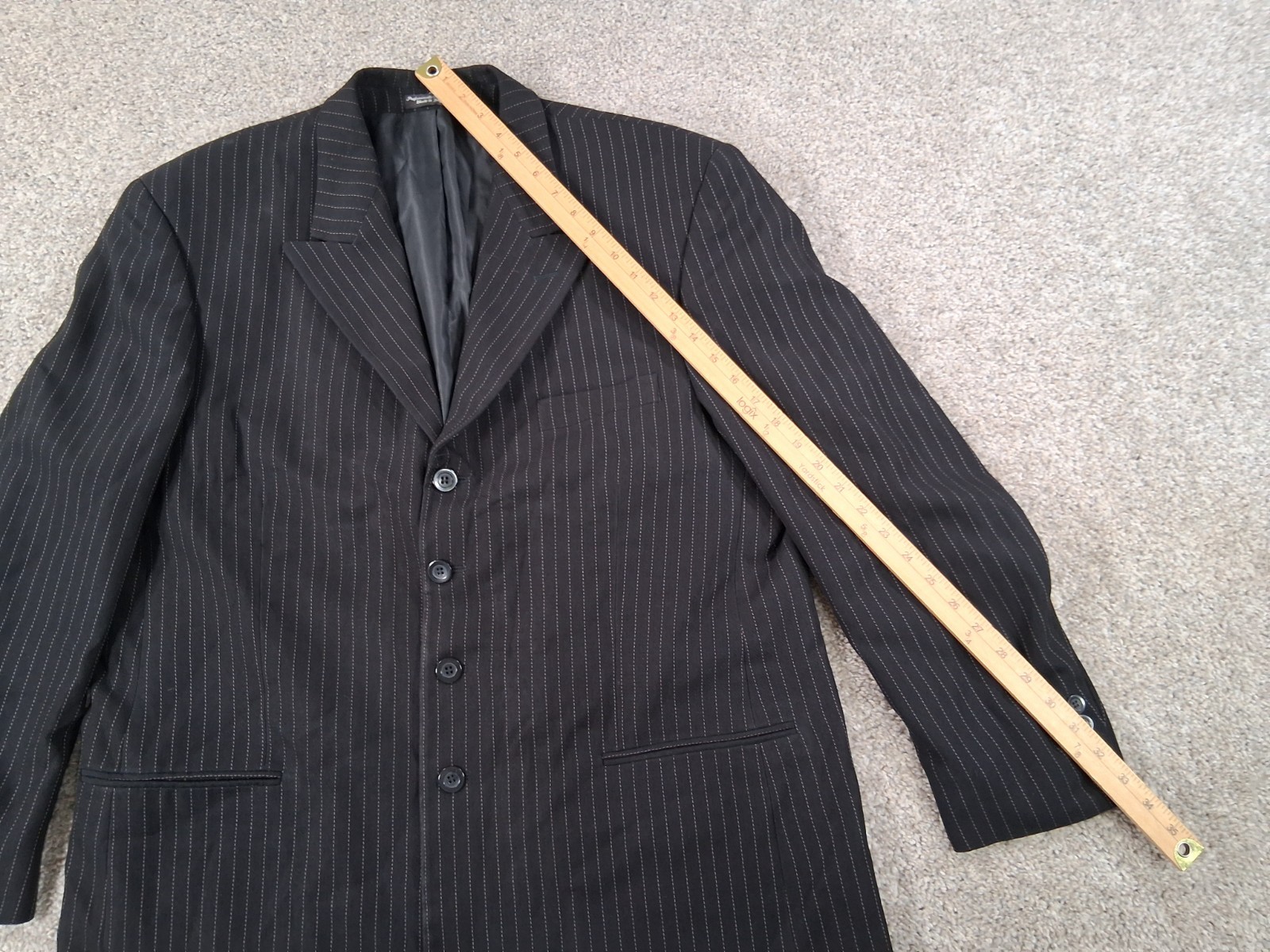 Vicci Uomo Mens Suit Coat 44R Pants 38×26 Black Stripe Polyester Blend