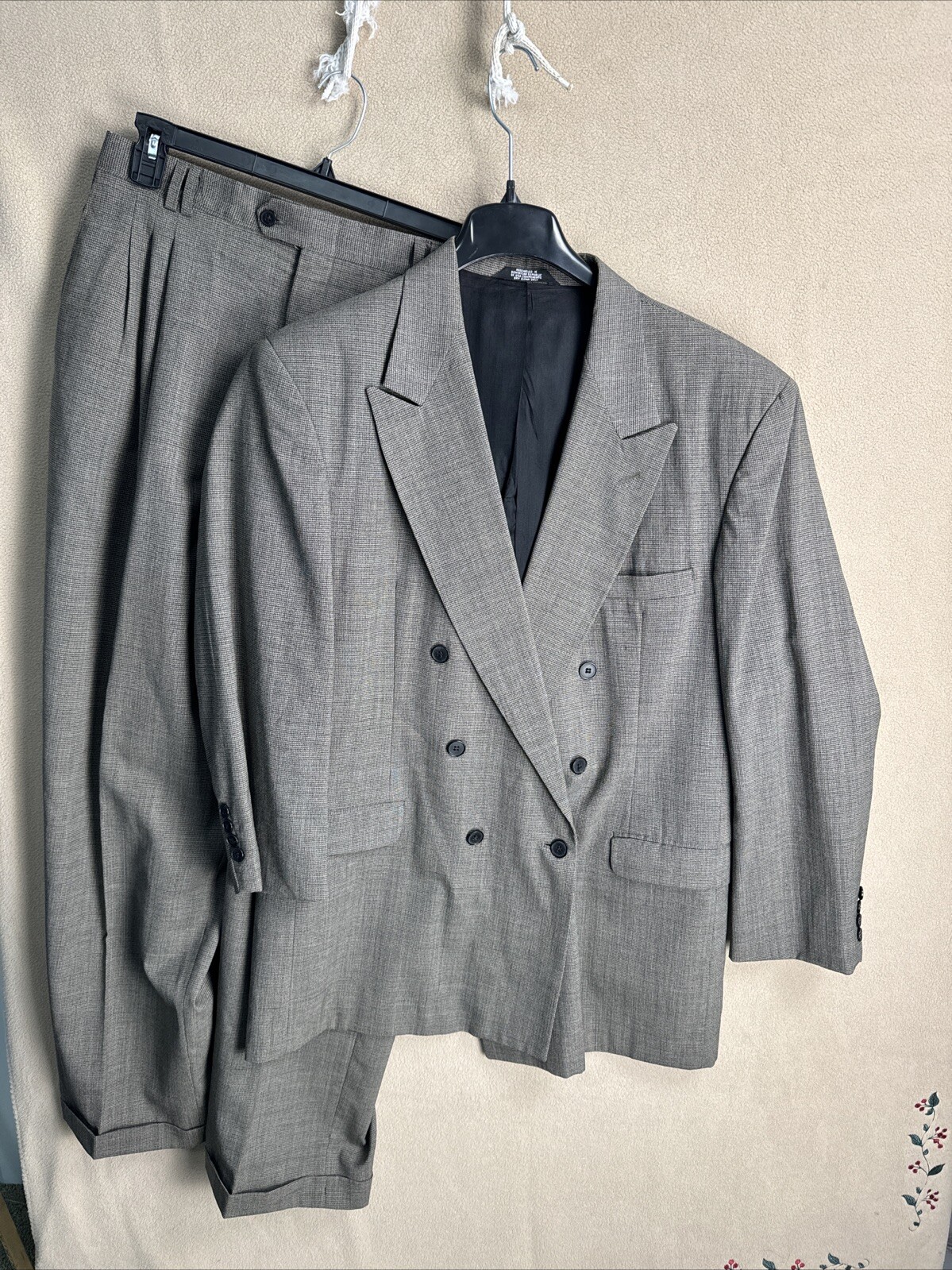 Haggar Clothing Co. Brown 2 Piece Suit 44L 36×31 Wool Poly Six Button Formal