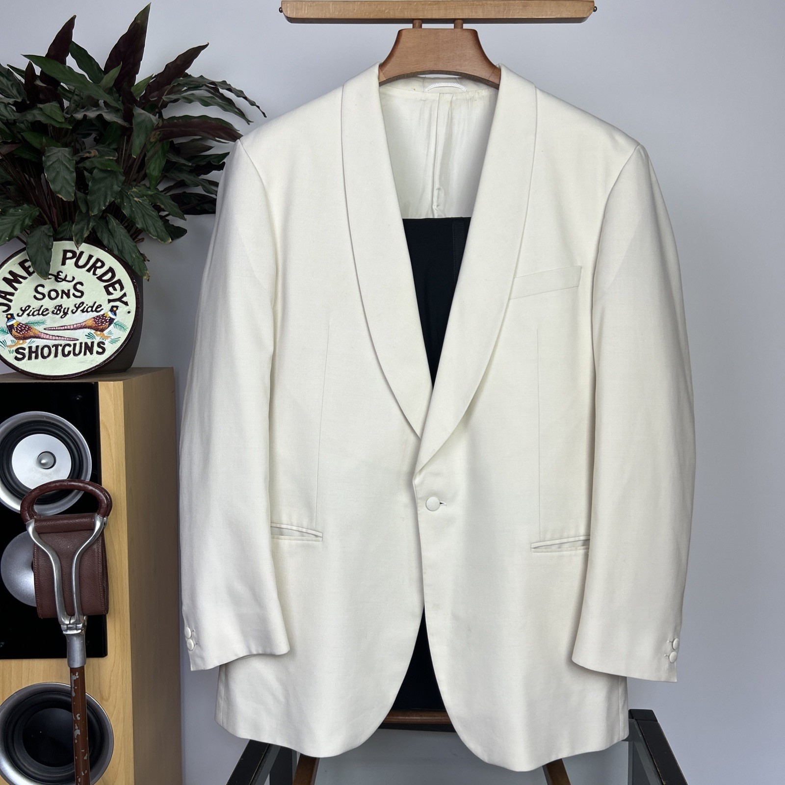 Gieves & Hawkes Savile Row (46L) Ivory White Tuxedo Shawl Dinner Suit Black Tie