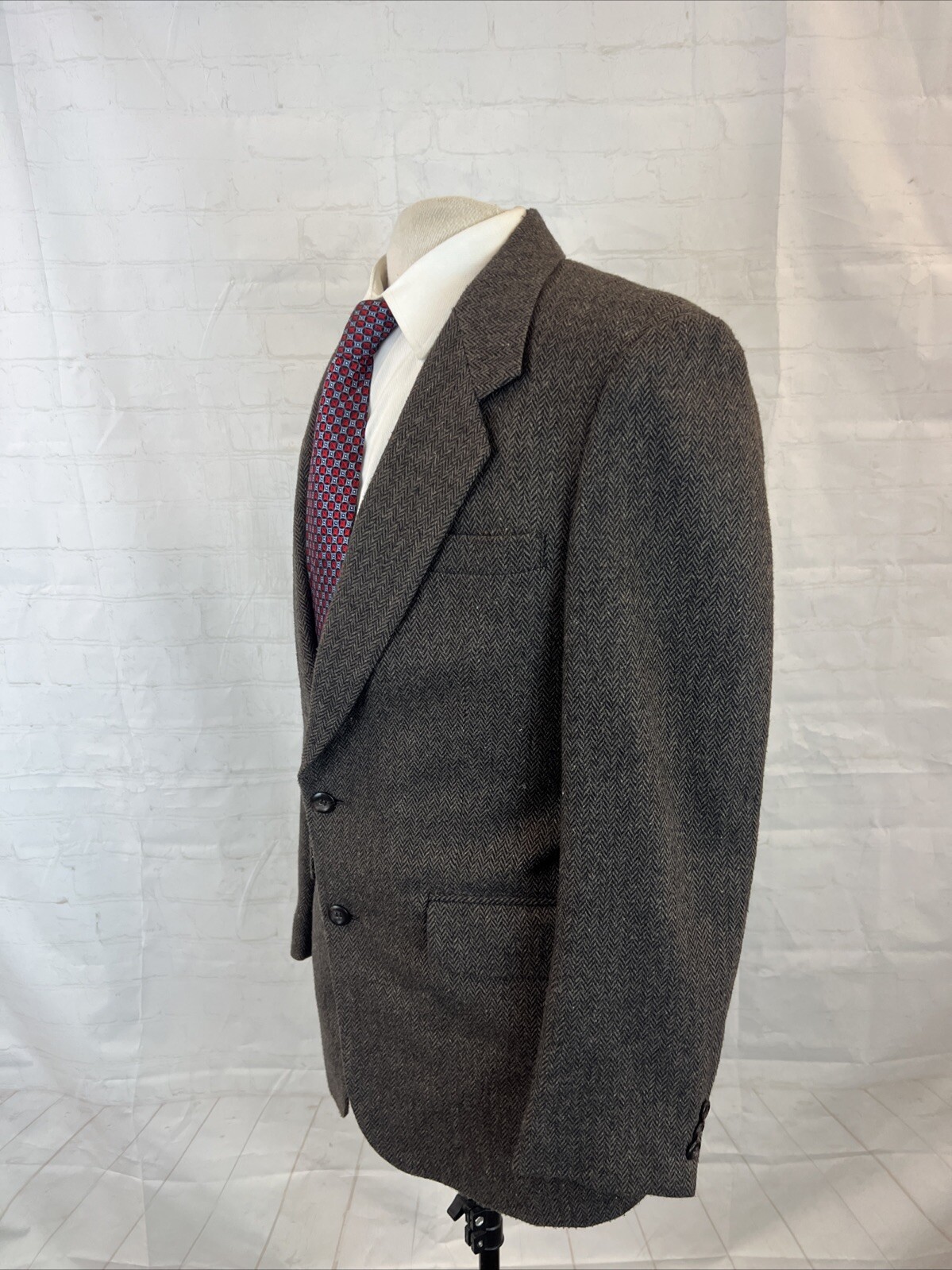 FALL/WINTER Jordache Men’s Dark Brown Herringbone Blazer 40R $395
