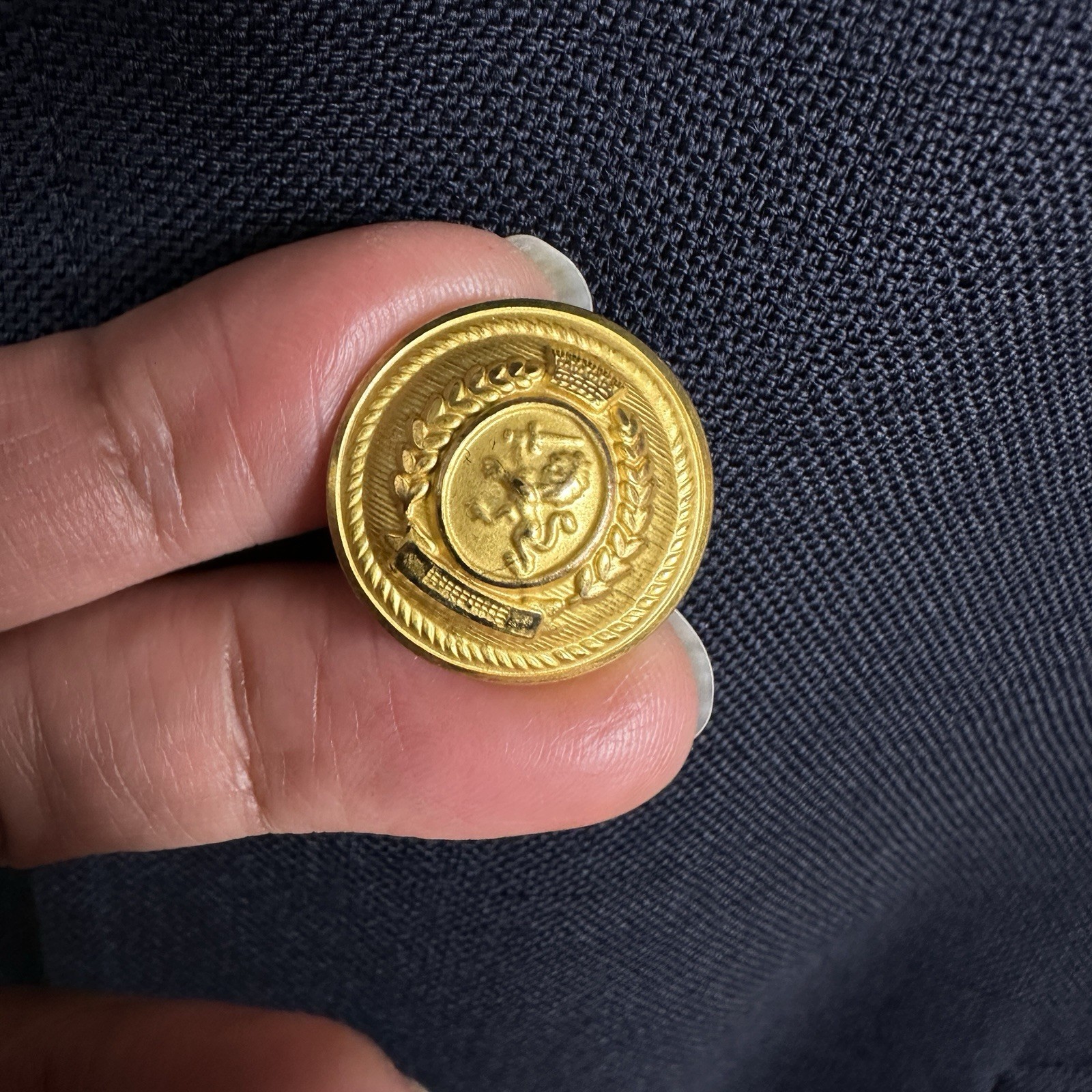 Tommy Hilfiger Blazer Men’s 40R Navy Blue Gold Crest Buttons Classic Preppy EUC