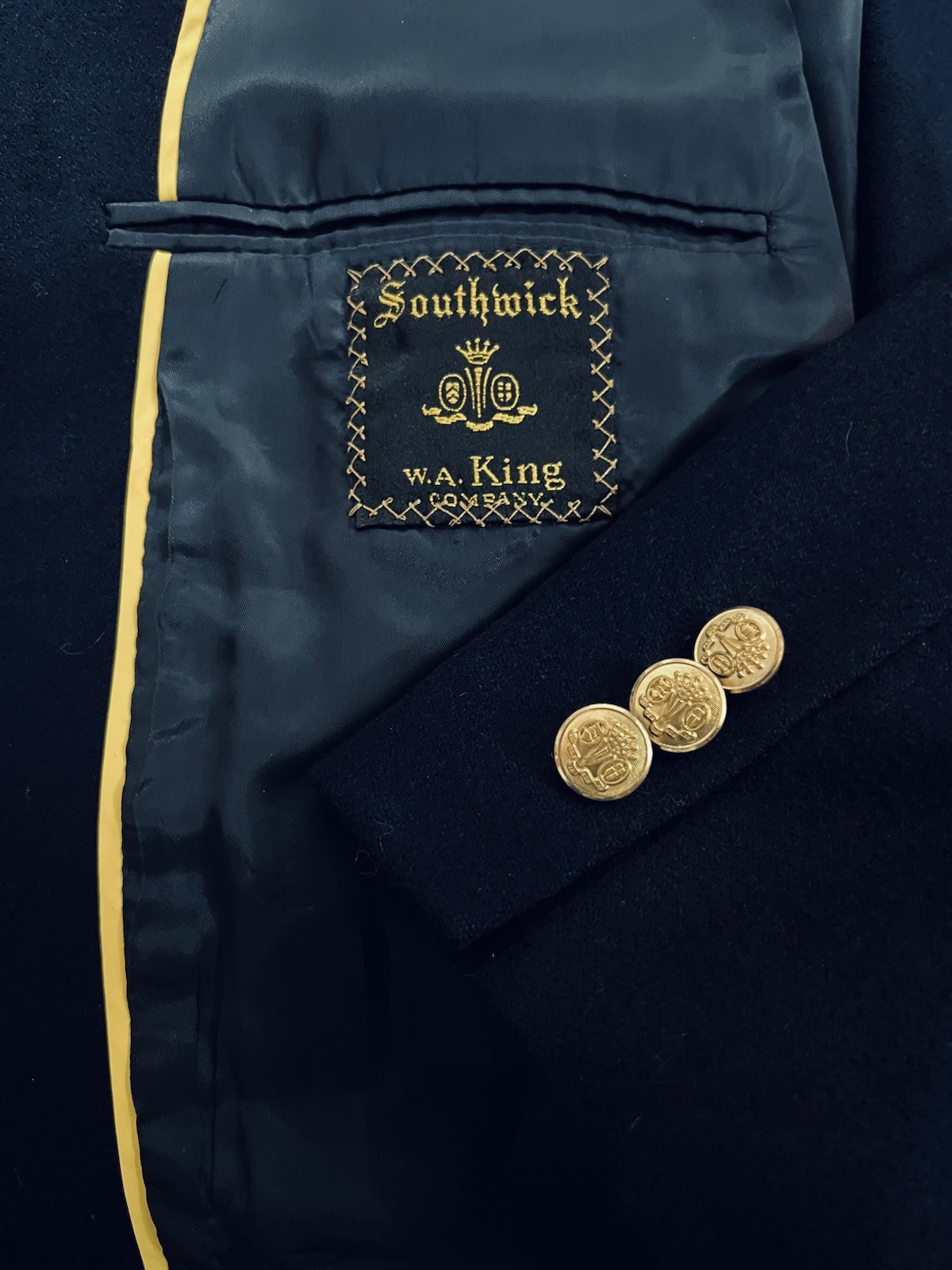 Vintage 70’s SOUTHWICK Double Breasted Navy Blue Blazer Mens 40R Gold Buttons