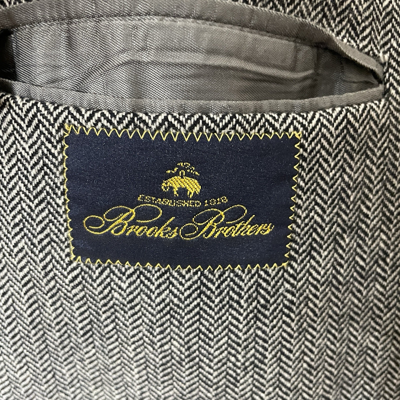 Brooks Brothers Sport Coat Mens 44R Gray Brown Herringbone Pure Wool Two Buttons