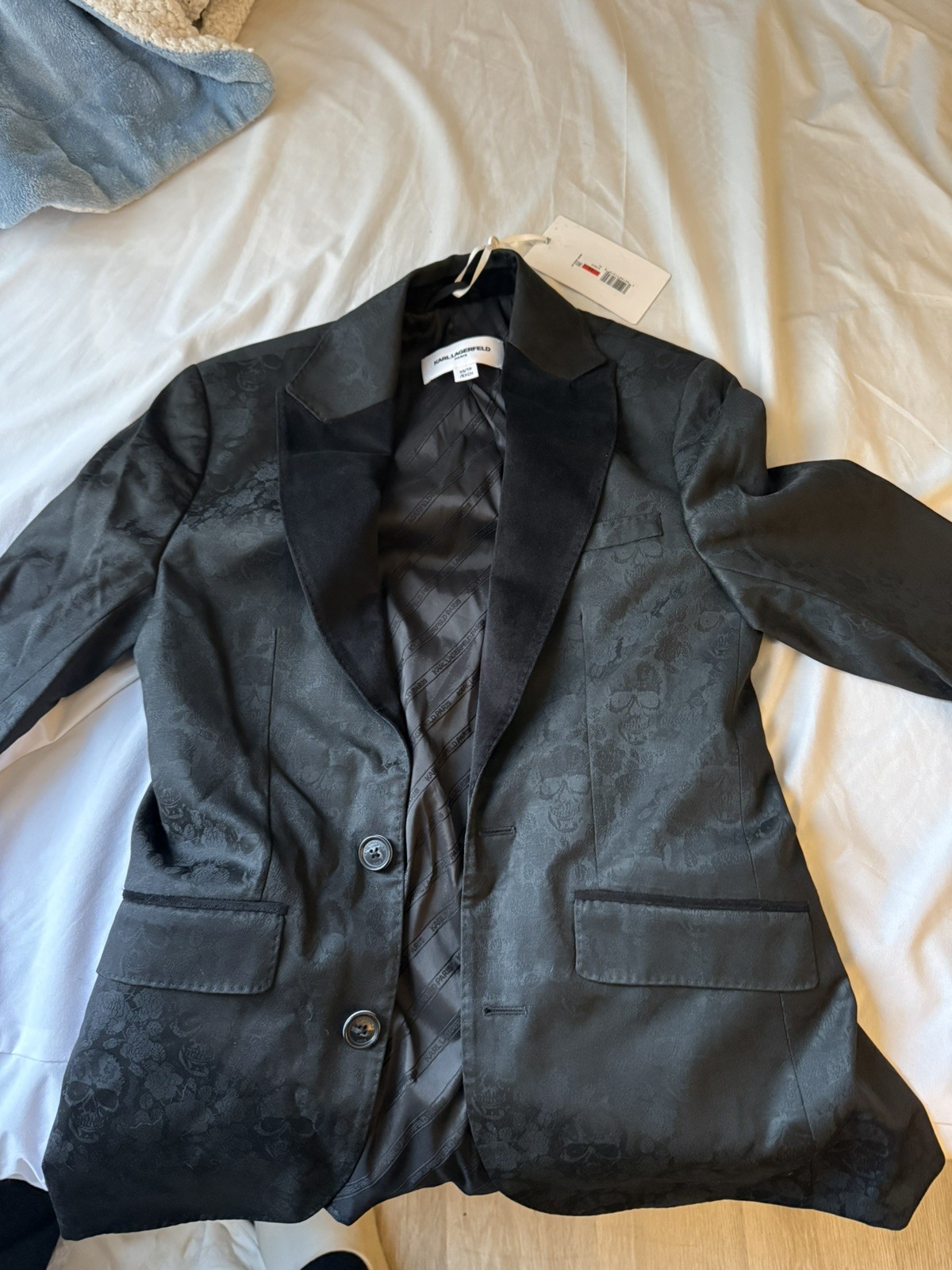 Karl Lagerfeld Paris Men’s Tuxedo Skull Jacquard 2-Button Blazer Black XS
