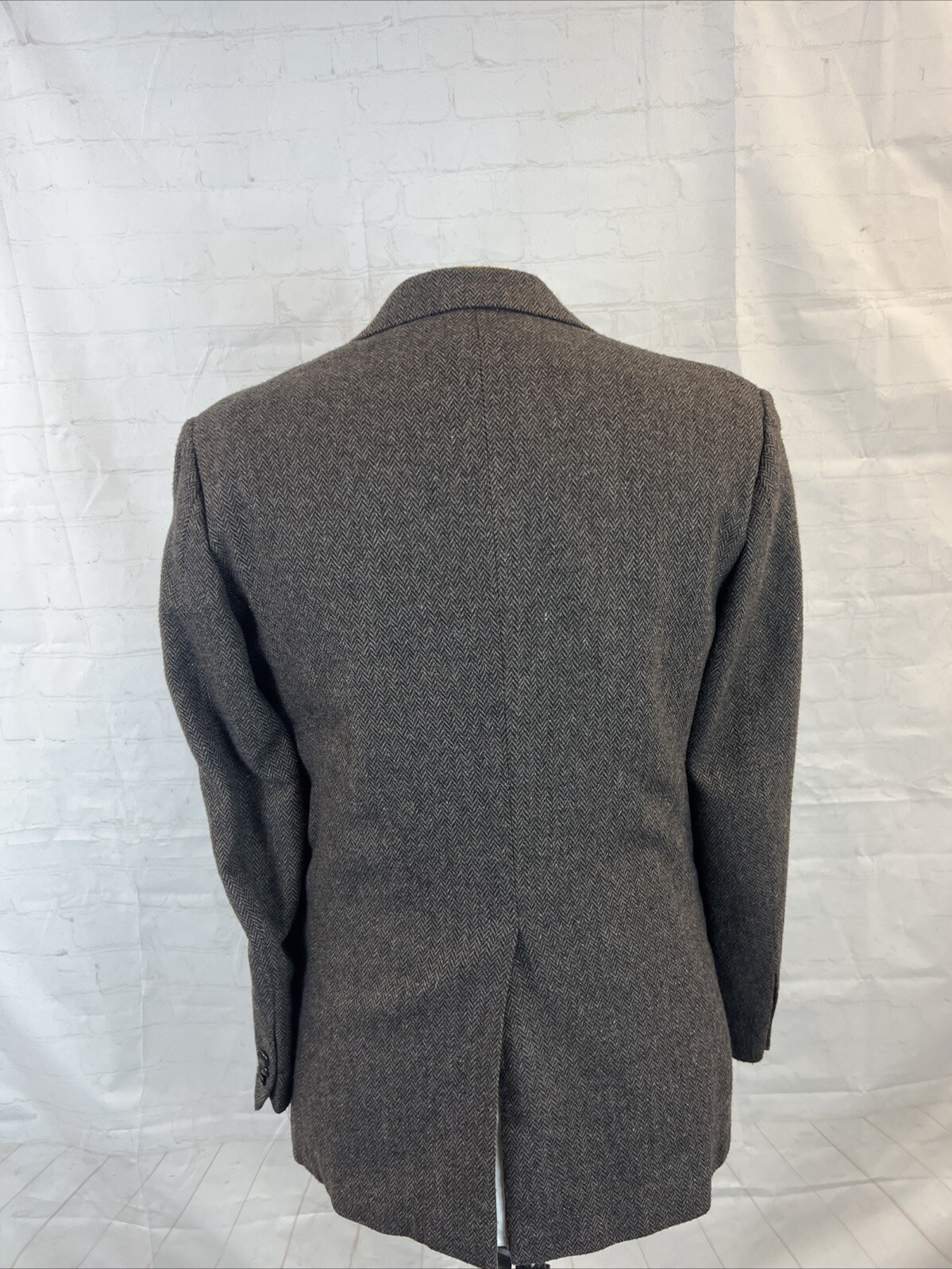 FALL/WINTER Jordache Men’s Dark Brown Herringbone Blazer 40R $395