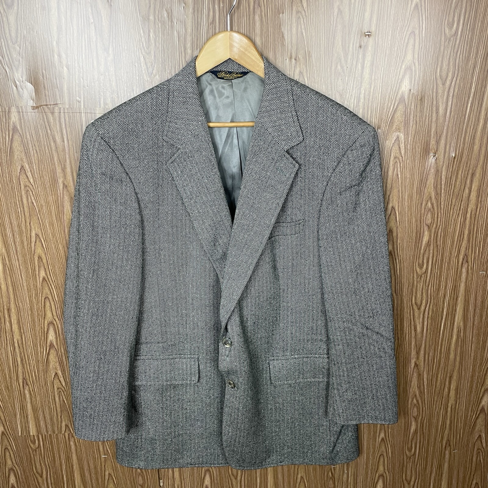 Brooks Brothers Sport Coat Mens 44R Gray Brown Herringbone Pure Wool Two Buttons