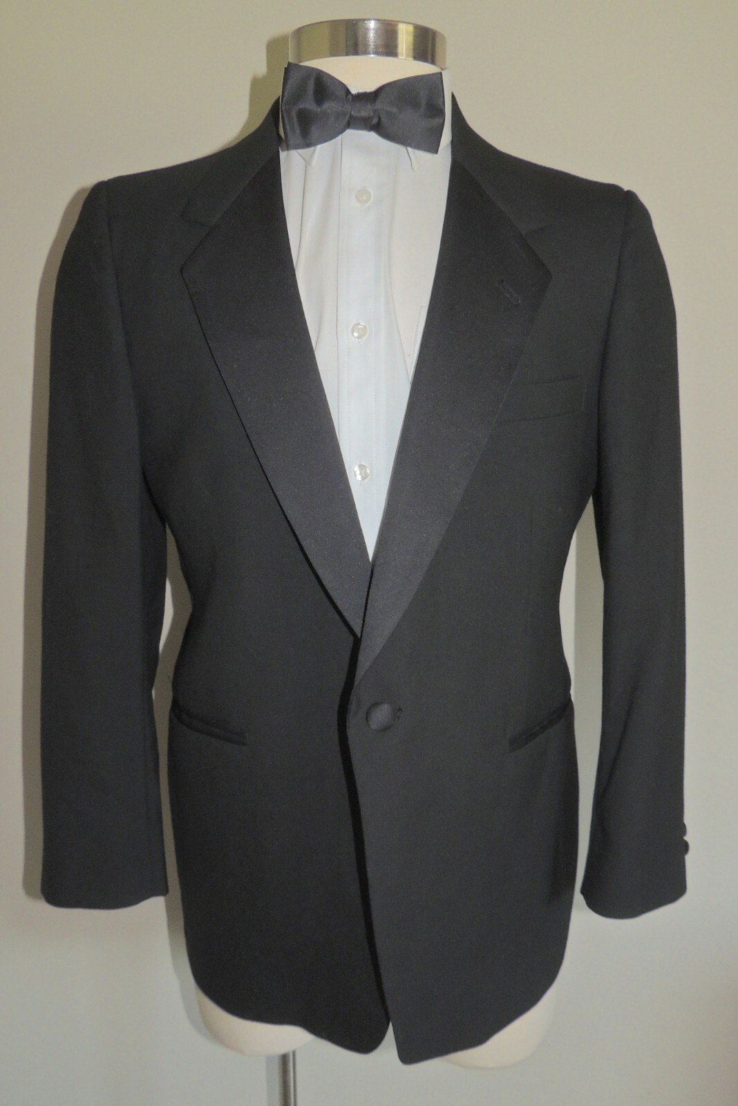 MEN’S AFTER SIX FOUR SEASONS BLACK WOOL BLEND 1 BUTTON TUXEDO COAT W/TIE 41S