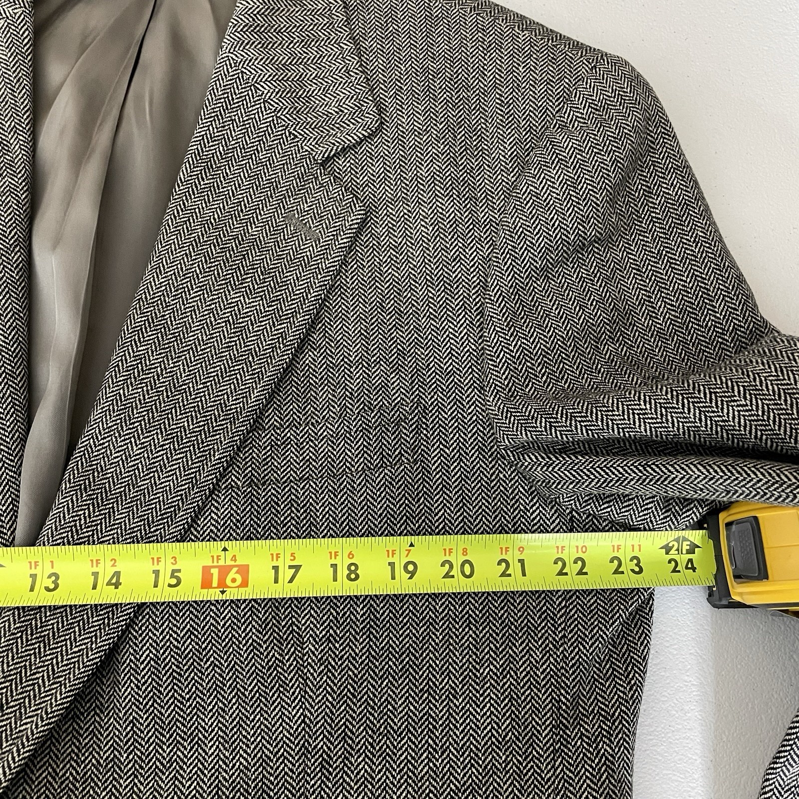 Brooks Brothers Sport Coat Mens 44R Gray Brown Herringbone Pure Wool Two Buttons