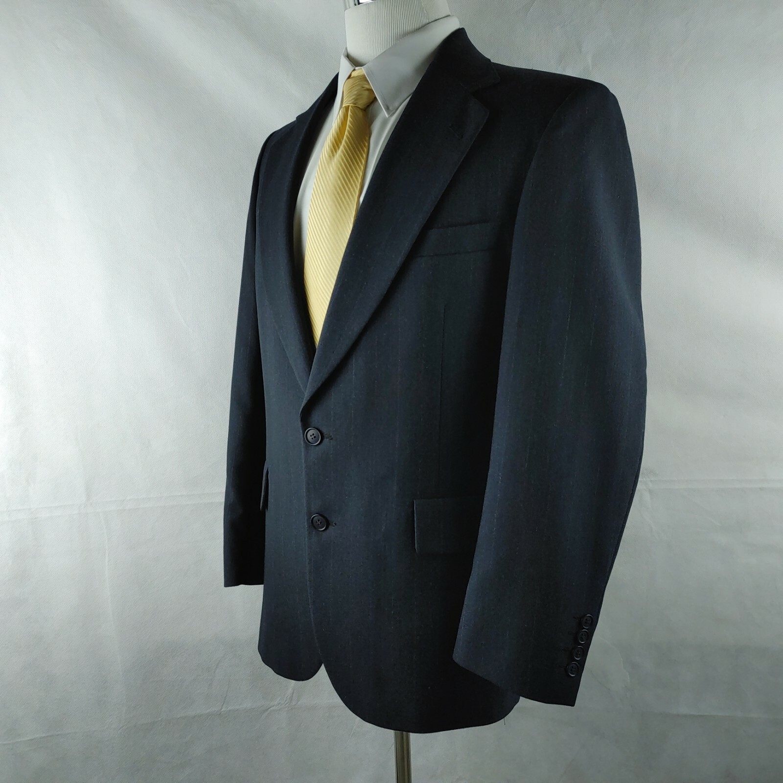 Embassy Square 42R Wool 2 Button Charcoal Striped 2pc Suit 32×28 Pleated