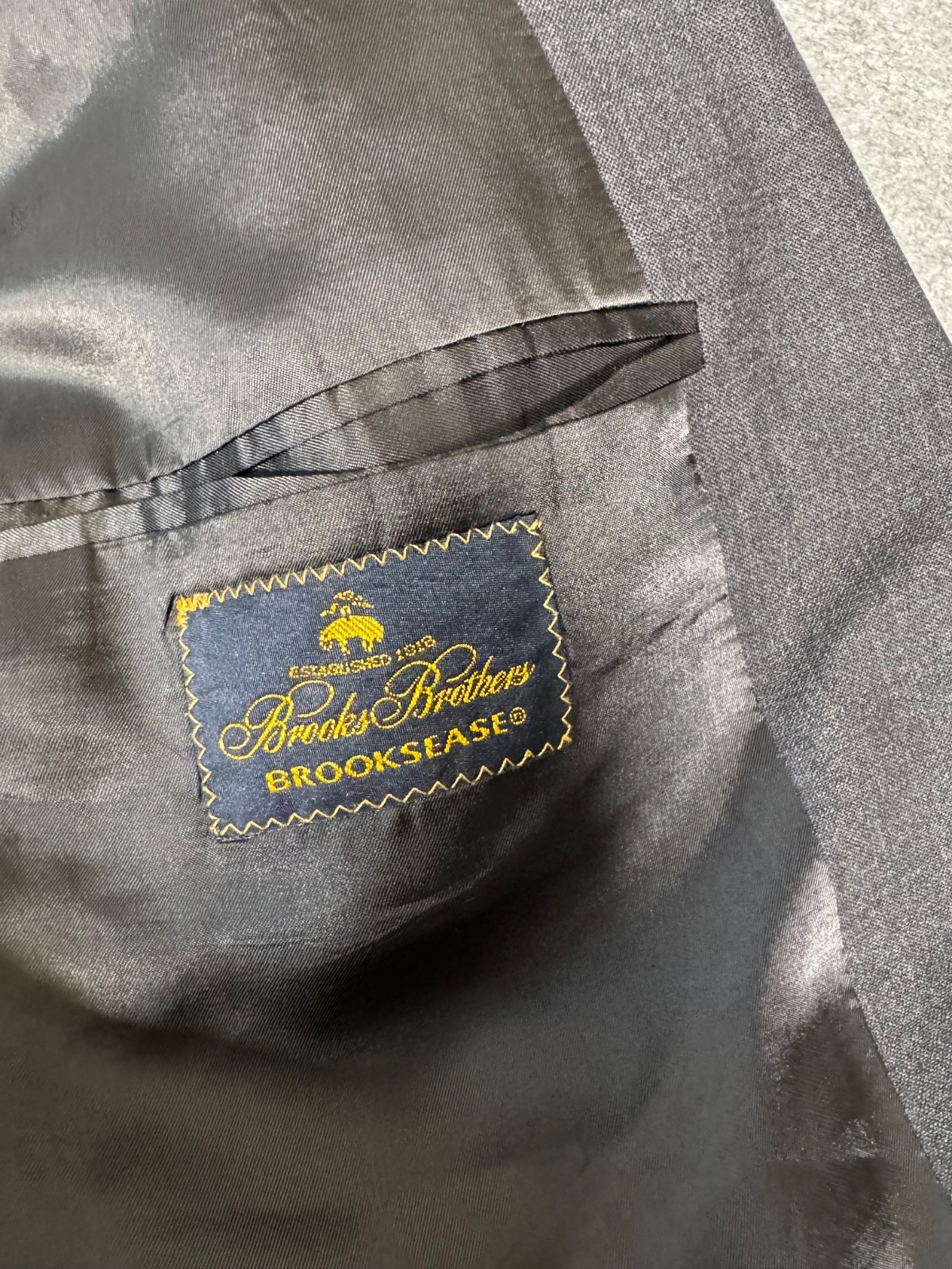 BROOKS BROTHERS BROOKSEASE WOOL CHARCOAL GREY BLAZER SPORT COAT SUIT JACKET 43 R