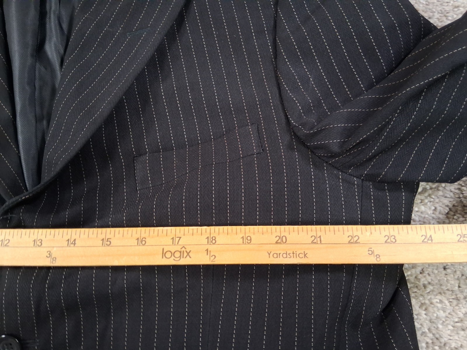 Vicci Uomo Mens Suit Coat 44R Pants 38×26 Black Stripe Polyester Blend